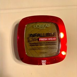 L’Oréal infallible 24hr. Fresh wear. Foundation in a powder. Color 390 Ebony.
